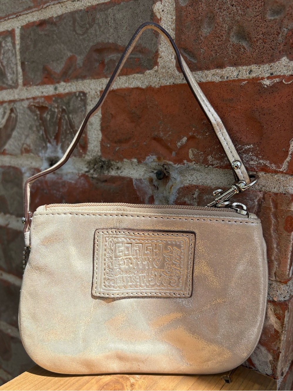 COACH WOMEN'S SIGNATURE POPPY SHIMMERING METALLIC LIGHT GOLD WRISTLET